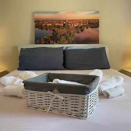 Lotus Home Eleganza E Accoglienza A Mantua Dış mekan fotoğraf